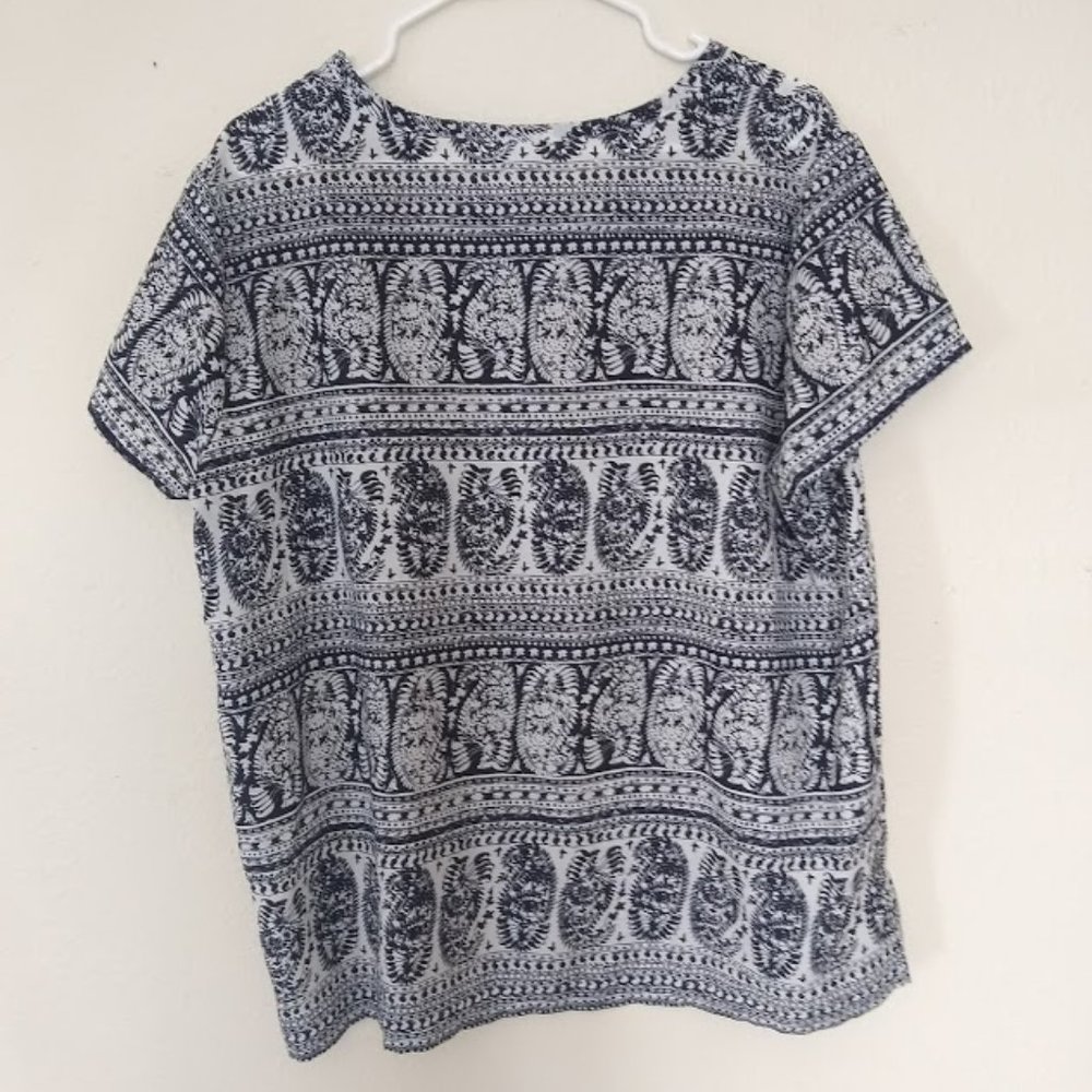 Black and White no Wrinkle Short Sleeve Shirt